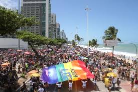 Parada da Diversidade reúne multidão na orla da Zona Sul do Recife ...